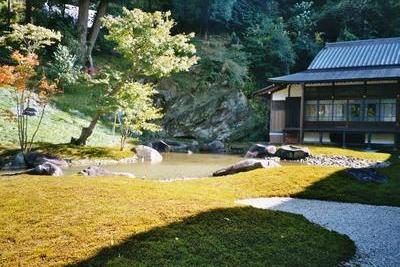 Jardin Zen des temples de Kenchoji (Kamakura, Japon, 16 Novembre 2003)