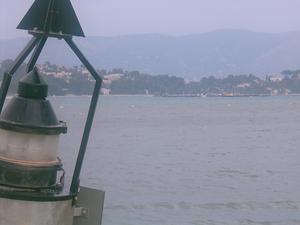 La pluie tombant sur la baie du Lazaret