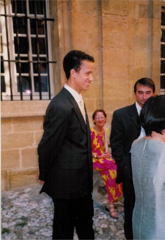 Dom  (devant la mairie d’Aix)