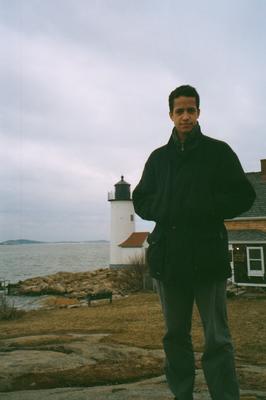 Dom devant un phare de Cape Ann