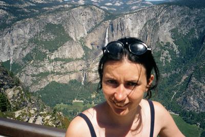 Bene devant la chute du Nevada depuis Glacier Point (Yosemite National Park)