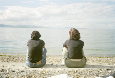 Béné et Amélie devant le lac Champlain (Vermont USA, 21 septembre 2001)