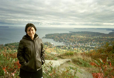Béné devant la baie de Camden (Maine USA, 2001/10/06)
