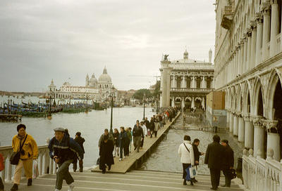 Marcher sur l’eau (Venise, Italie, 2001/11/13-15)