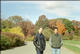Cédric et Dom dans l’arboretum (Boston MA USA, 2001/10/27)
