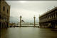 Un bateau dans la baie de Venise vue depuis la place Saint-Marc (Venise, Italie, 2001/11/13-15)