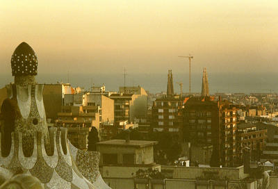 Vue sur Barcelone depuis le Parc de Guëll (Barcelone, Espagne, 28 décembre 2001)