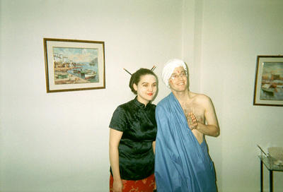 Sophie en Geisha, PP en hindu (Roses, Espagne, 30 décembre 2001)