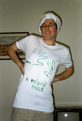 PP et son t-shirt griffé (Roses, Espagne, 30 Décembre 2001)