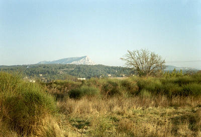 La Sainte-Victoire vue depuis le chemin des Lauves (Aix, 12 Janvier 2002)