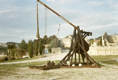 Reconstitution d’une catapulte médiévale (Les Baux, 27 Janvier 2002)