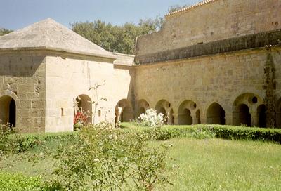 Le cloître de l’abbaye du Thoronet (20 Avril 2002)