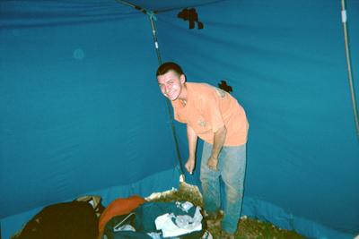 Marc, sous la tente (Anduze, 29 Juin 2002)