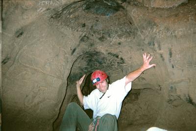 François à la sortie d’un boyau (Grotte de Trabuc, Anduze, 29 Juin 2002)