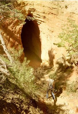 Le tunnel du Colorado Provençal (Rustrel, 9 Juin 2002)