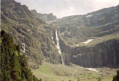 Les chutes du cirque de Gavarnie (Hautes-Pyrénées, 14 Août 2002)