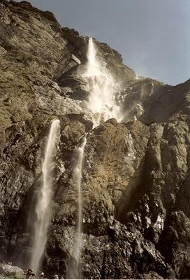 Les chutes du cirque de Gavarnie (Hautes-Pyrénées, 14 Août 2002)
