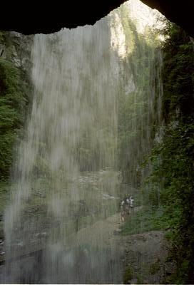 La cascade des gorges de Kakouetta (Hautes-Pyrénées, 17 Août 2002)