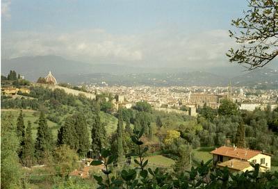 Vue Florence depuis une colline environnante (Florence, Italie, 27 Octobre 2002)