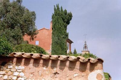 Une maison à Roussillon (4 Mai 2003)