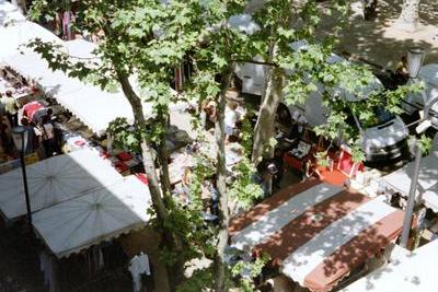 Le marché d’Aix sur le Cours Mirabeau (6 Mai 2003)