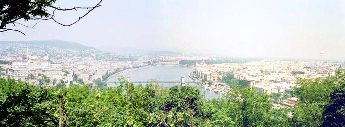 Panorama sur la ville depuis la citadelle (Buda, Hongrie, 26 Mai 2003)