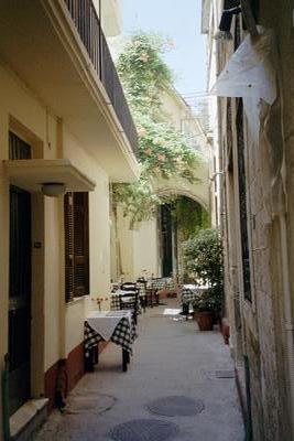 Une ruelle de Rethymnon (Crète, 12 Juin 2003)