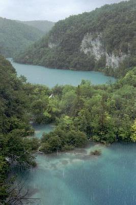 Lacs de Plivitce sous la pluie (Croatie, 29 Juin 2003)