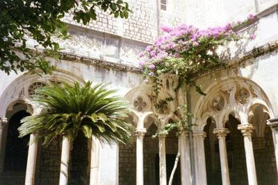 Le cloître de l’église des Dominicains (Dubrovnik, Croatie, 1er Juillet 2003)