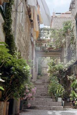 Ruelle en escalier de Dubrovnik (Croatie, 1er Juillet 2003)