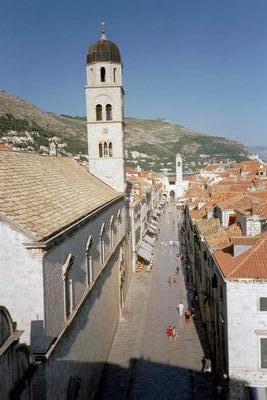 Vue sur Placa depuis les remparts (Dubrovnik, Croatie, 2 Juillet 2003)