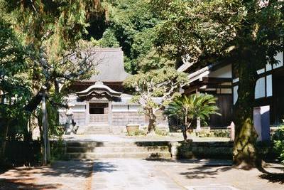 Un des temples de Kenchoji (Kamakura, Japon, 16 Novembre 2003)