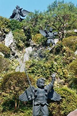 Les Karasu Tengu des temples de Kenchoji (Kamakura, Japon, 16 Novembre 2003)