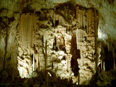 Rideau calcaire (Aven d’Orgnac, Ardèche, 23 Avril 2004)