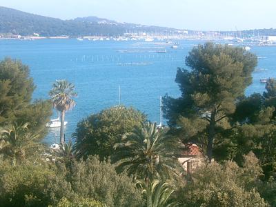 photo de la vue sur la baie du Lazaret depuis le balcon de notre nouvel appartement