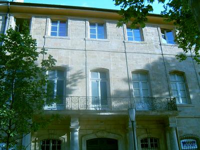 La façade du notre immeuble cours Mirabeau (Aix, 21 Mai 2004)