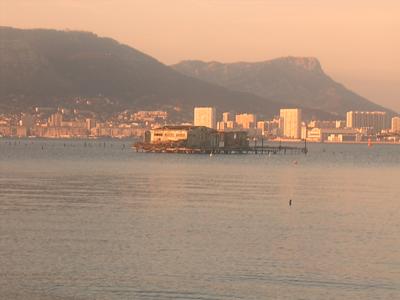 Parc à moules au coucher de soleil, devant la rade de Toulon (La Seyne sur Mer, 21 Mai 2004)