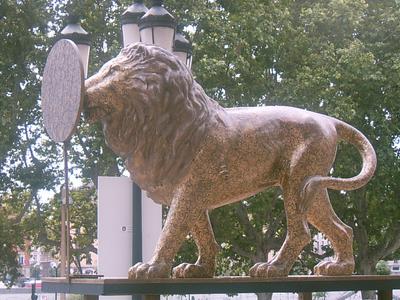 Lion du Palais de Justice (Lyon, 24 Juillet 2004)