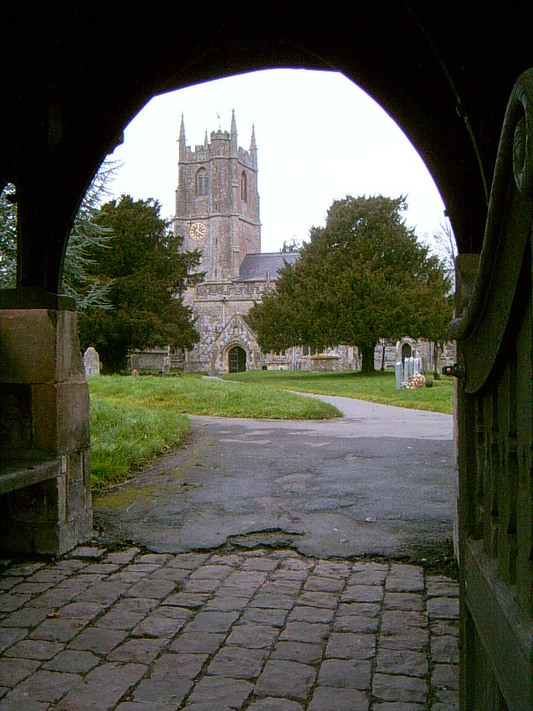 L’église d’Avebury (UK, 31 Octobre 2004)