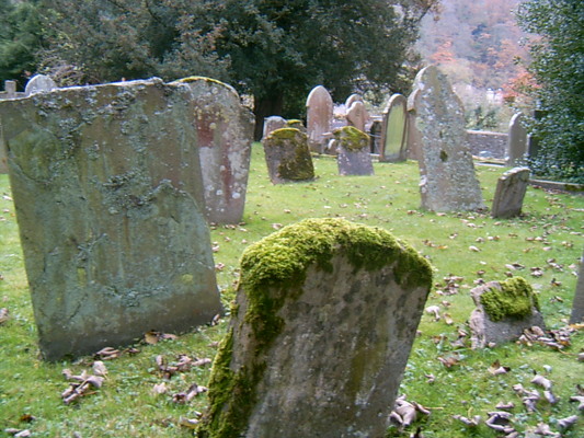 Cimetière de l’église de Castle Combe (UK, 31 Octobre 2004)