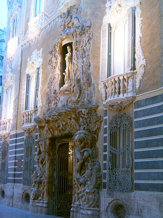 Façade du musée de la céramique (Valencia, 11 Novembre 2004)