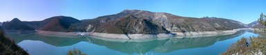 Panorama sur le lac de Castillon (Environs de Castellane, 30 Janvier 2005)