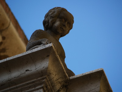 Une gardienne vénitienne haut-perchée (Venise, 28 Mars 2005)