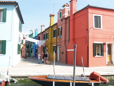 Canal coloré à Burano (Venise, 29 Mars 2005)