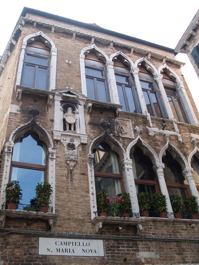 Bâtiment d’architecture vénitienne (Venise, 29 Mars 2005)
