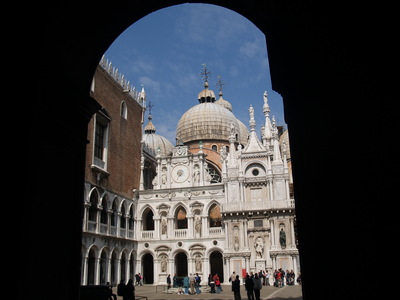 La cour intérieure du Palais des Doges (Venise, 30 Mars 2005)