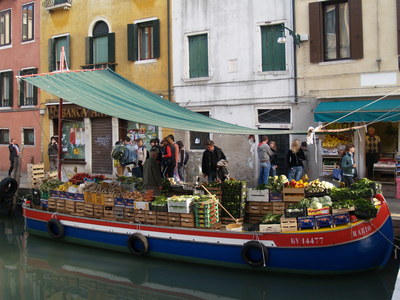 Bateau-étals (Venise, 30 Mars 2005)