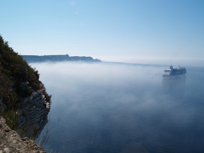 Falaises de Bonifacio dans la brume (Corse, 1er Mai 2005)