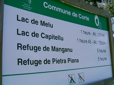 Départ du chemin vers les lacs de Melu et Capitellu (Corse, 5 Mai 2005)