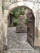 Cour et escalier  (Honfleur, 19 juillet 2005)